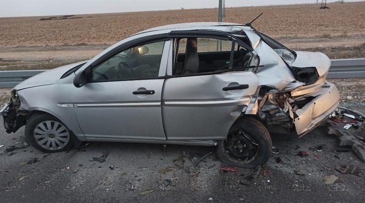 Yoldaki lastik parçası kazaya neden oldu: 2 yaralı G5