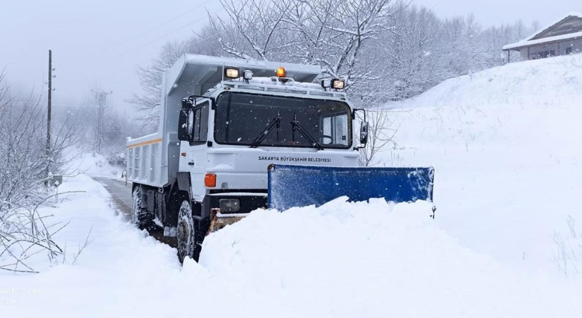 Sakarya&rsquo;da kapanan 70 yol ulaşıma a&ccedil;ıldı
