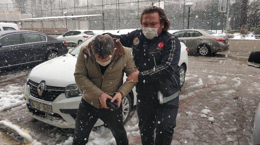 Yolcu otobüsünden inerken 600 gram metamfetamin ile yakalandılar