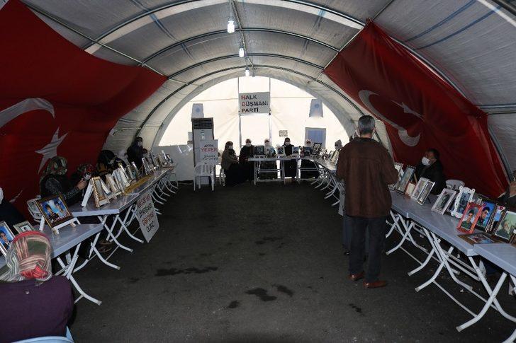 HDP önündeki aileler, PKK’nın hain saldırısına rağmen evlat nöbetini kararlılıkla sürdürüyor G1