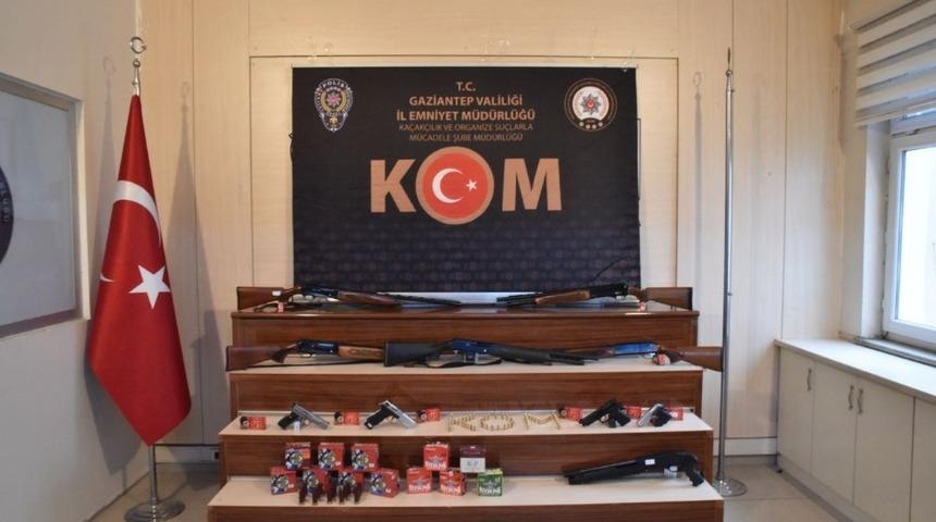 Silah ka&ccedil;ak&ccedil;ılarına operasyon