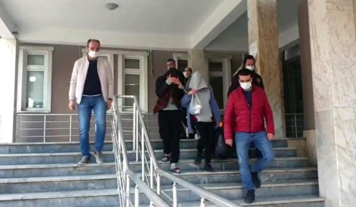 Kapıyı plastik aparatla a&ccedil;ıp, hırsızlık yapan 2 kişi tutuklandı