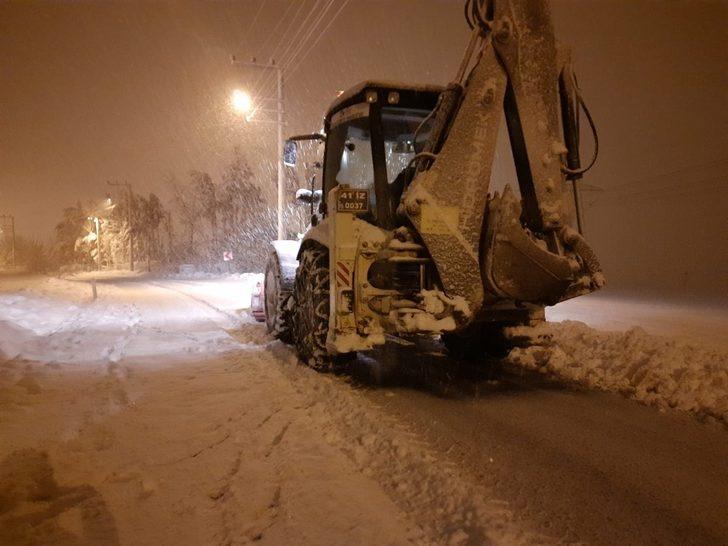 İzmit’in kırsalında ve merkezinde kar mesaisi G3