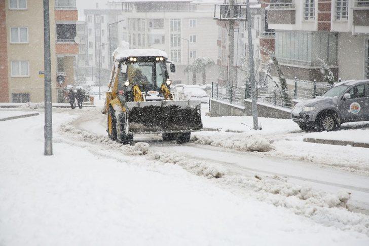 Atakum Belediyesi tüm ekipleriyle karla mücadelede G2