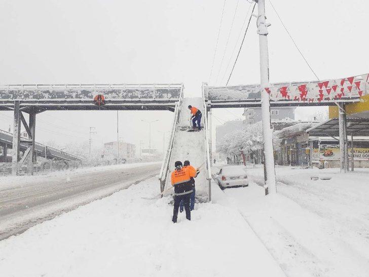 Atakum Belediyesi tüm ekipleriyle karla mücadelede G5
