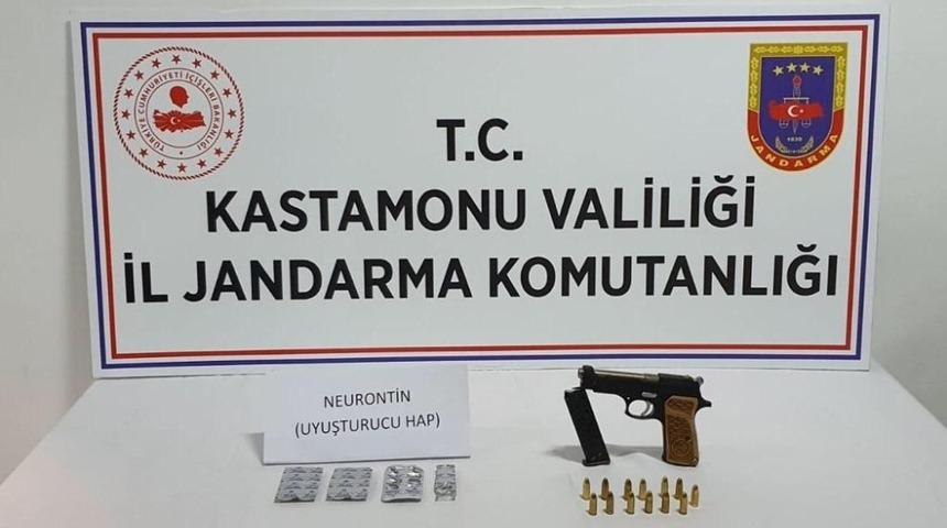 Uyuşturucu hap ile yakalanan 2 ş&uuml;pheli g&ouml;zaltına alındı