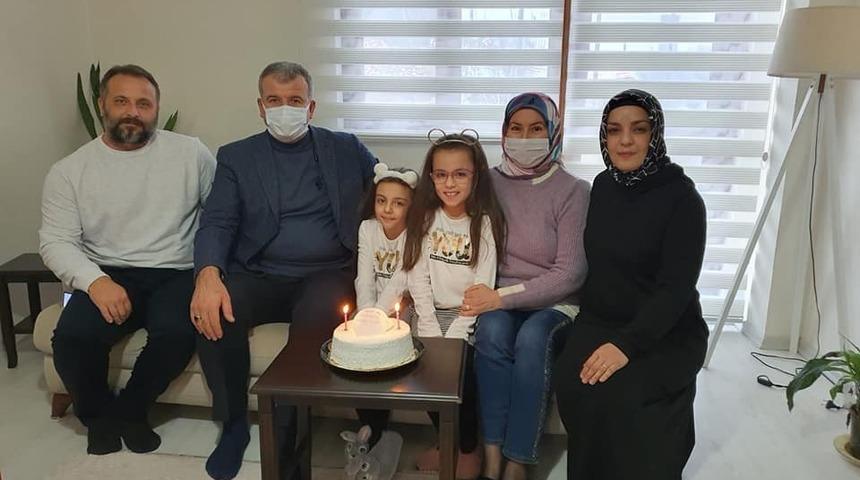 Başkan Elbi&rsquo;den s&uuml;rpriz doğum g&uuml;n&uuml; kutlaması