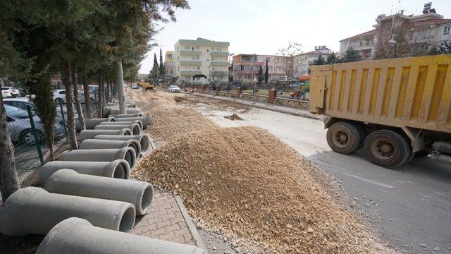 Yeni mahallede altyapı yenileme çalışmaları devam ediyor