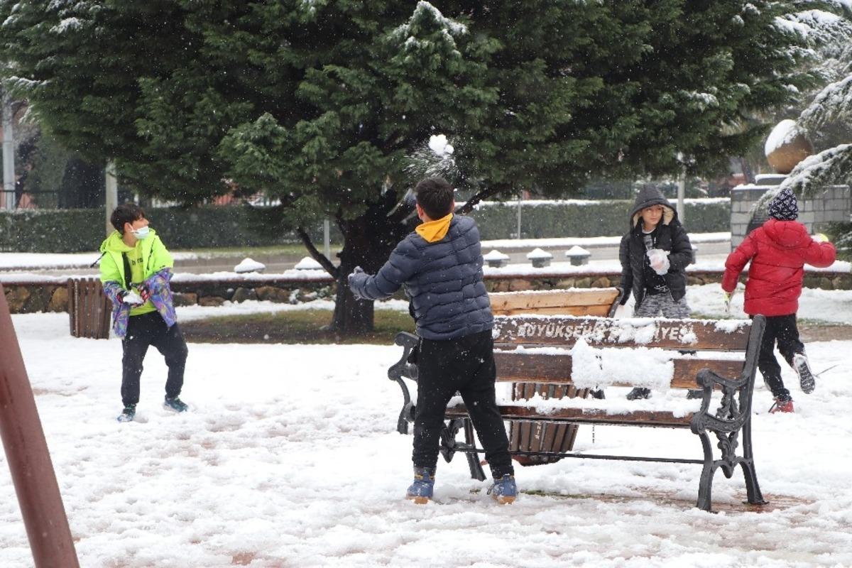 Kar yağışına en &ccedil;ok onlar sevindi
