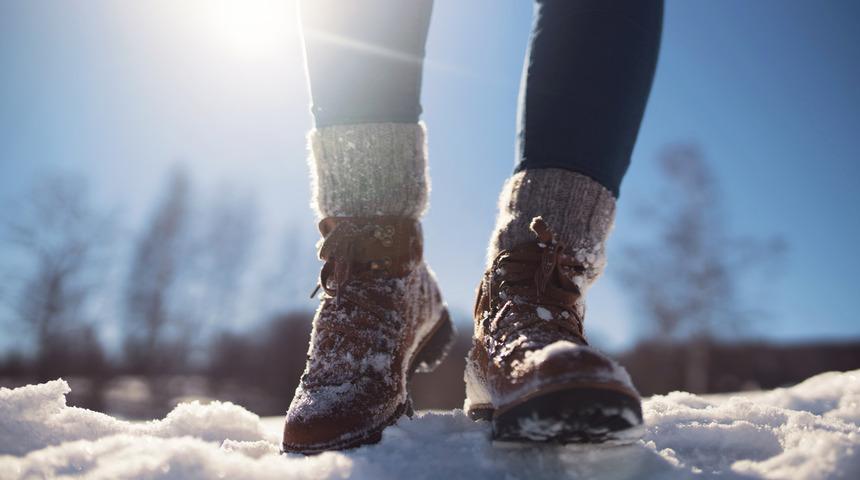 Karlı havada yürürken bu uyarıları dikkate alın! Hangi ayakkabıları seçmeliyiz?