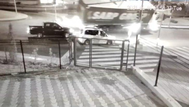 Diyarbakır’da tırın devrilme ani güvenlik kameralarına yansıdı G2