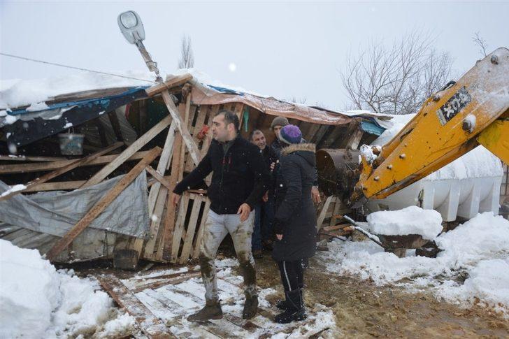 Bursa’da ahır göçtü, 150 koyun ve kuzu göçük altında kaldı G5