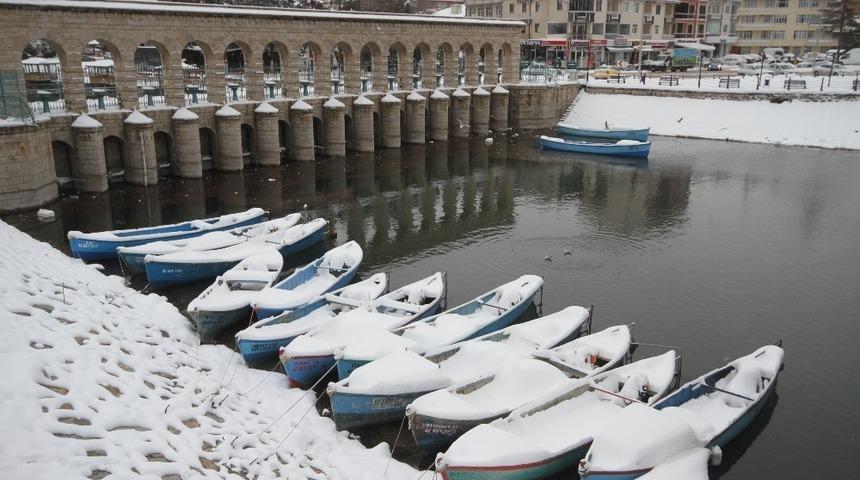 Beyşehir ve Derebucak’ta kar yağışı