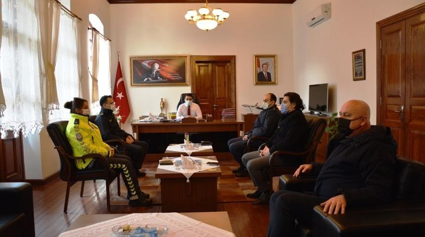 Edremit Kaymakamlığında pandemi ve g&uuml;venlik toplantısı yapıldı