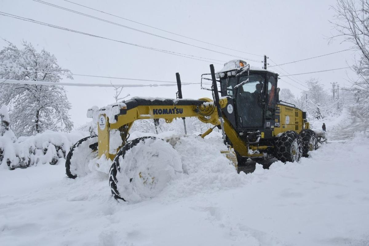 Tekkek&ouml;y&rsquo;de topyekun kar m&uuml;cadelesi