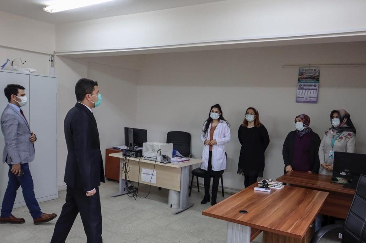 Silvan Kaymakamı &Ouml;zt&uuml;rk, İl&ccedil;e Sağlık M&uuml;d&uuml;r&uuml; Utanga&ccedil; ile bir araya geldi