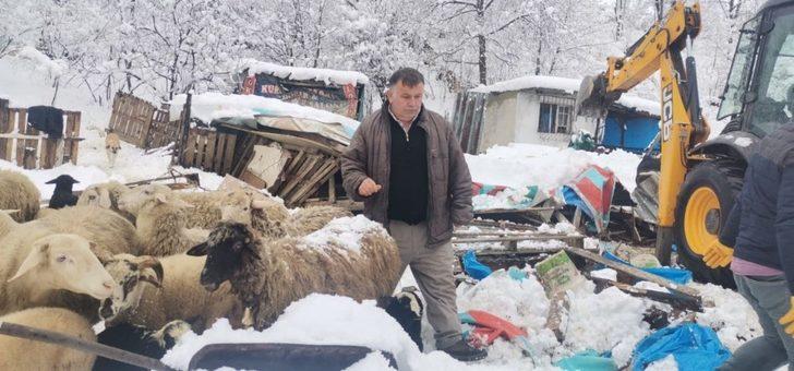Çöken çatı altındaki hayvanları kurtarmak için zamanla yarıştılar G2