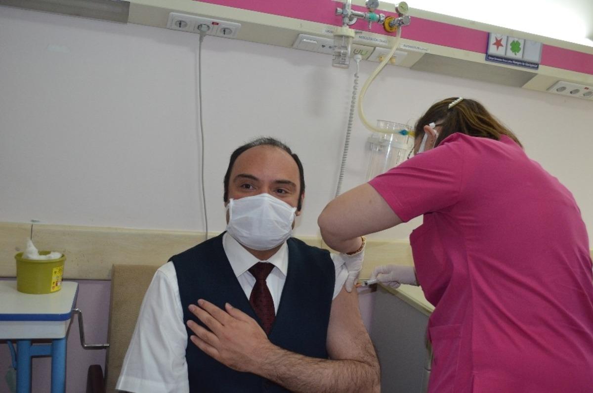 Demirkale: &ldquo;B&uuml;t&uuml;n vatandaşlarımızı sırası geldiğinde aşı olmaya davet ediyorum"