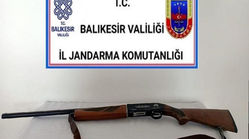 Balıkesir’de jandarma 5 aranan şahsı yakaladı