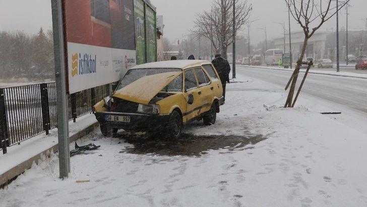 Sivas’ta kar yağışı kazaları da beraberinde getirdi: 2 yaralı G5