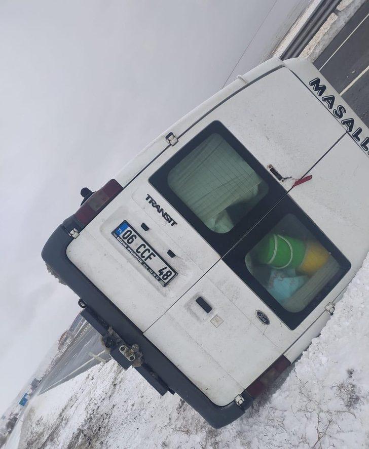 Başkent’te minibüs devrildi: 6 yaralı G2