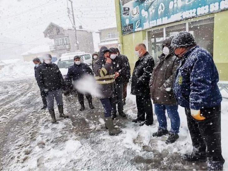 Yıkılan elektrik direkleri için seferber olundu G3
