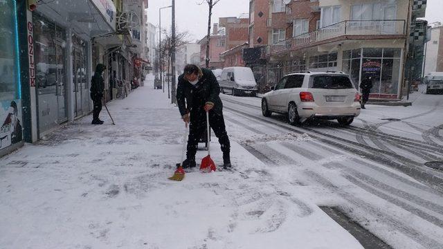Kar yağışı hayatı olumsuz etkiledi