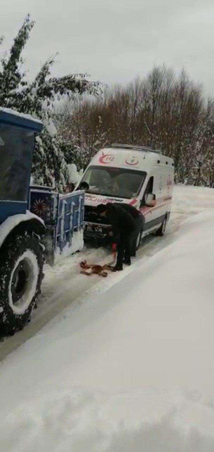 Mahalleli, gün içinde kara saplanan 4 ambulansın yardımına koştu G4