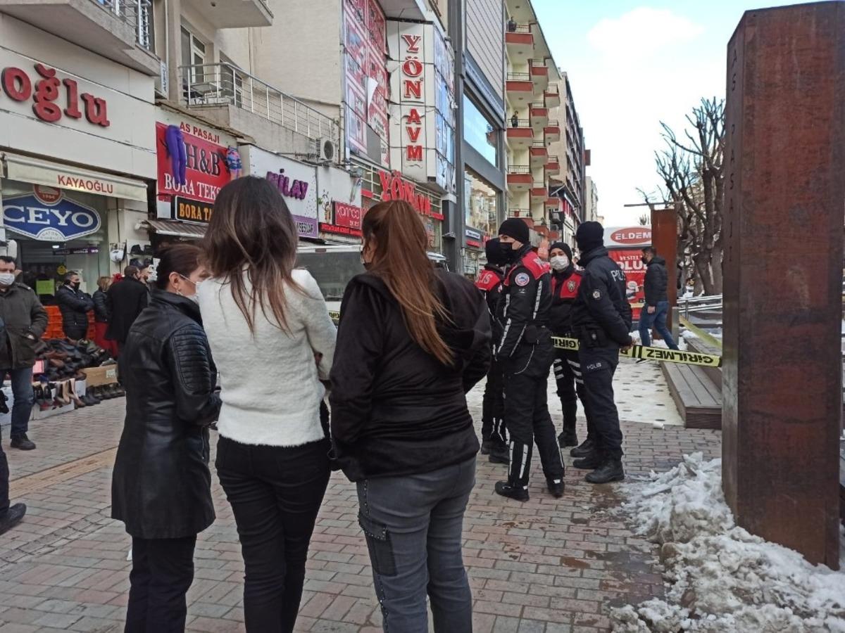 Eskişehir&rsquo;de anne, baba ve &ccedil;ocuğu evlerinde &ouml;l&uuml; bulundu