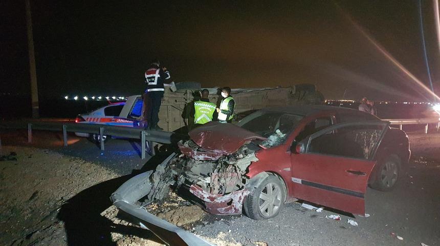 Diyarbakır'da otomobil ile işçi servisi çarpıştı: Çok sayıda yaralı var