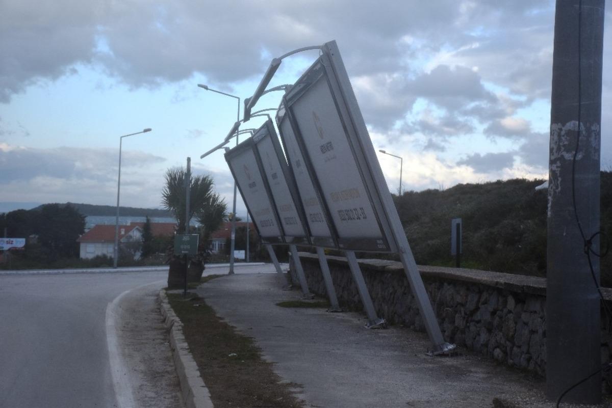 Urla sahillerini fırtına vurdu