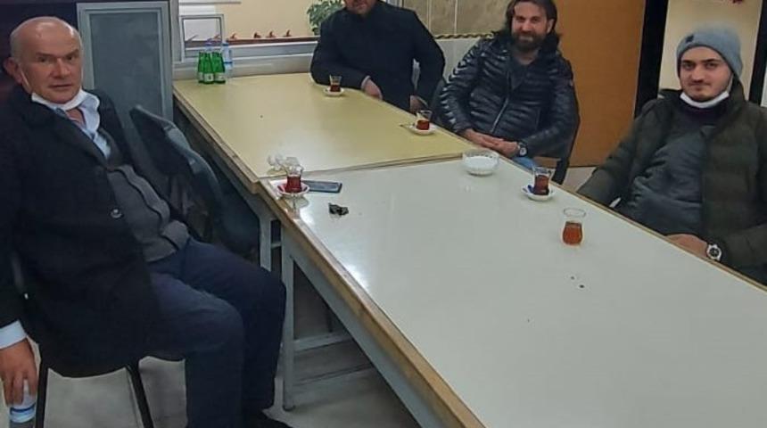 Kar nedeniyle yolda mahsur kalan 7 kişi kurtarıldı