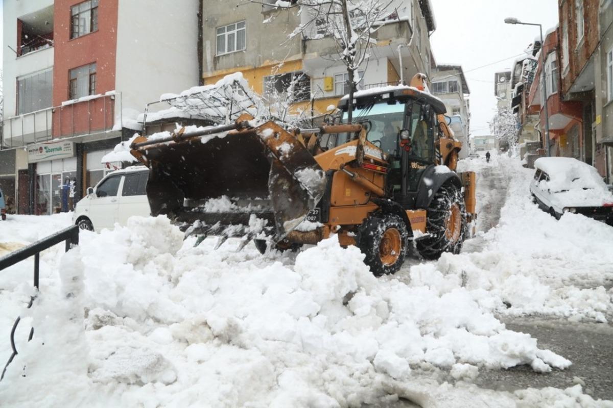 İlkadım&rsquo;da yoğun kar mesaisi