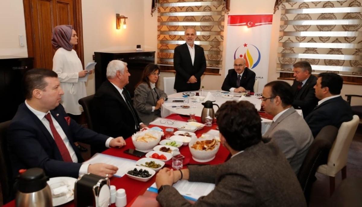 Bağımlılıkla m&uuml;cadelede atılacak adımlar masaya yatırıldı