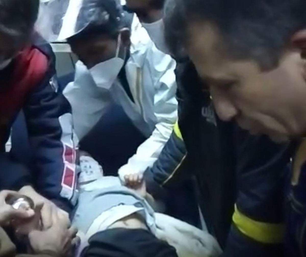 Parmağını musluğa sıkıştıran &ccedil;ocuğu itfaiye kurtardı
