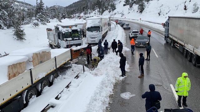 Balıkesir-Bursa karayolu çift taraflı trafiğe açıldı