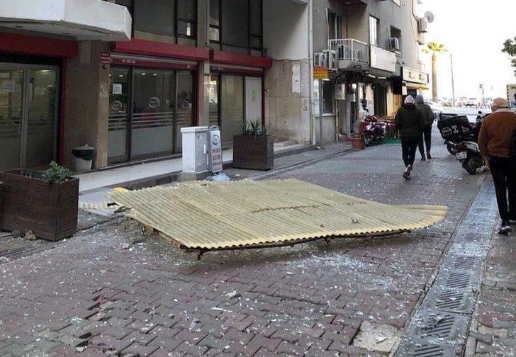İzmir’deki fırtına dehşeti: Sitenin kamelyası havaya uçtu G2