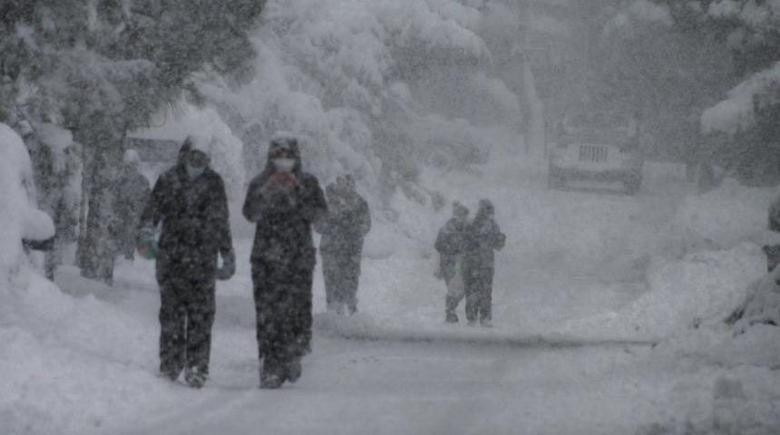 Yunanistan’da kar fırtınası: 3 kişi hayatını kaybetti