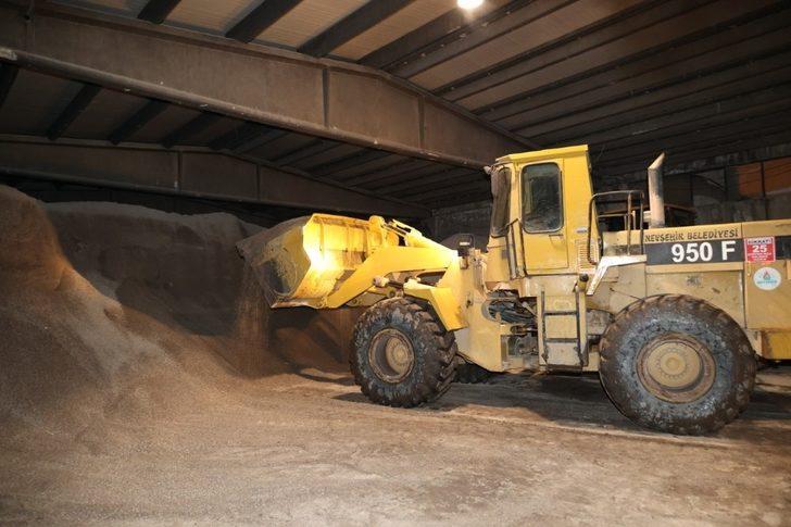 Nevşehir Belediyesi ekipleri kar mesaisini sürdürüyor G2