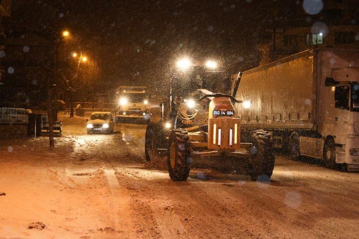 Nevşehir Belediyesi ekipleri kar mesaisini sürdürüyor G5