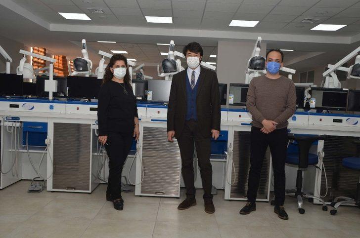 Diş Hekimliği Fakültesinde yüz yüze pratik eğitim süreci başladı G2