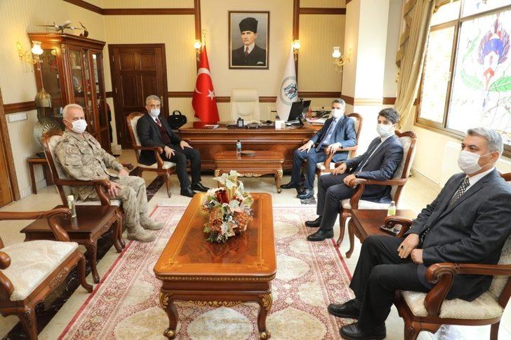 Vali Özkan’dan Vali Makas’a ziyaret G1