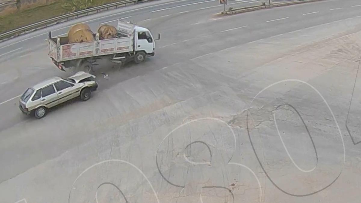 Trafik kazaları g&uuml;venlik kameralarına b&ouml;yle yansıdı