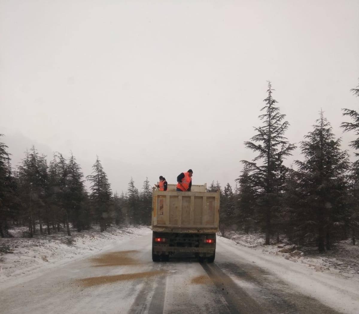 Mersin&rsquo;de kar yağışı etkisini devam ettiriyor