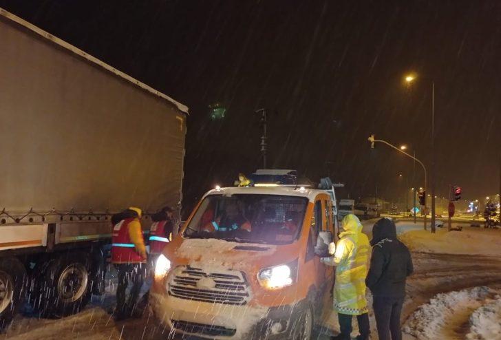 Kızılay’dan yolda kalanlara sıcak ikram G1