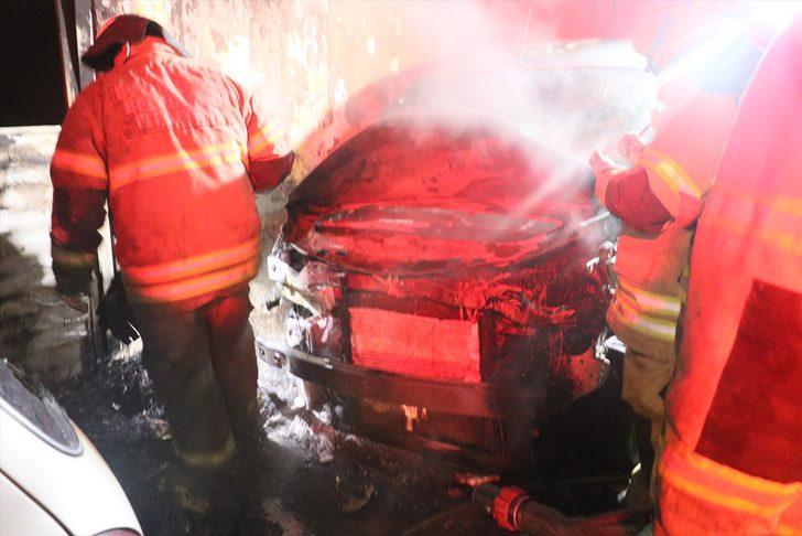 İzmir'de çıkan yangında 2 araç ve 1 iş yerinde hasar oluştu G3