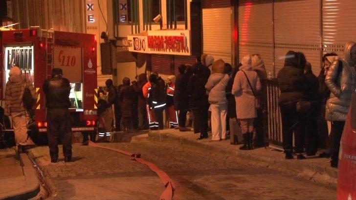 Fatih’te bir binanın çatısında yangın çıktı, bitişiğinde bulunan otel tahliye edildi G5