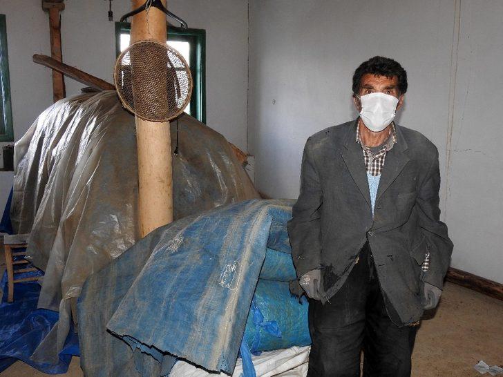 Erzincan’da fırtına bir evin çatısını uçurdu G4