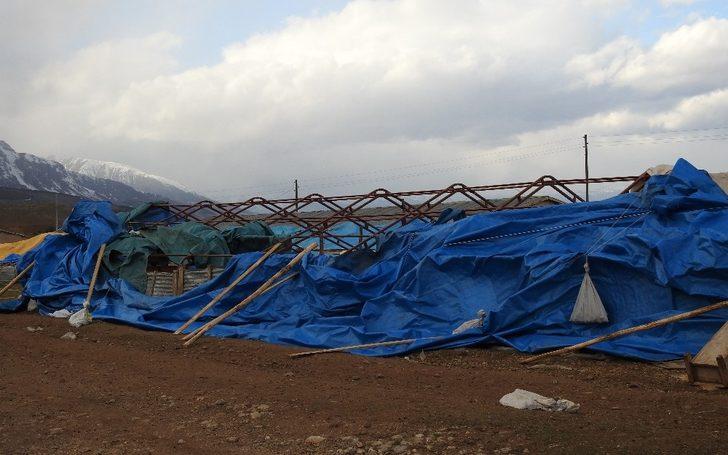 Erzincan’da fırtına bir evin çatısını uçurdu G5