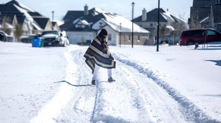 Tarihi kar fırtınası milyonlarca kişiyi elektriksiz bıraktı